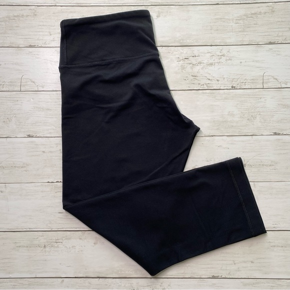 lululemon athletica Pants - Lululemon Athletica Black Capri Leggings - Size 8